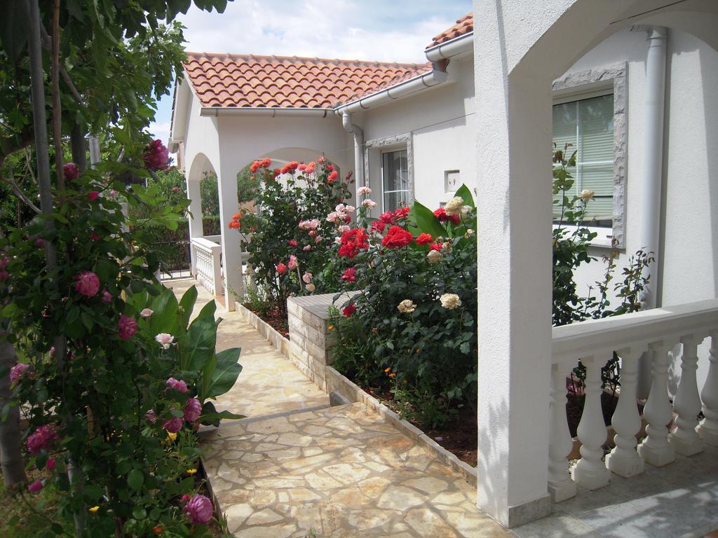 Apartments Marijeta Vir Esterno foto