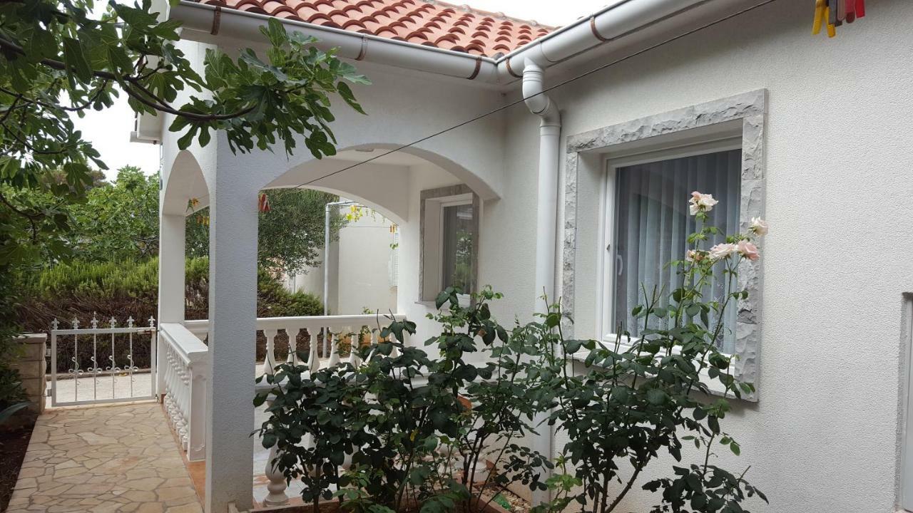 Apartments Marijeta Vir Esterno foto
