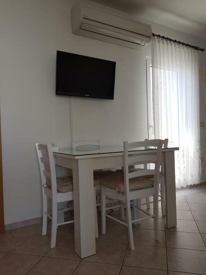 Apartments Marijeta Vir Esterno foto